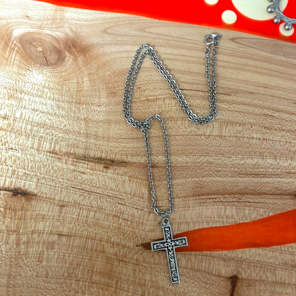 Vtg Engraved Victorian Roan Cross Pendant Silvertone w/ Chain Necklace 19 1/2in"